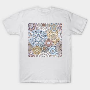 Seamless pattern with floral mandala T-Shirt